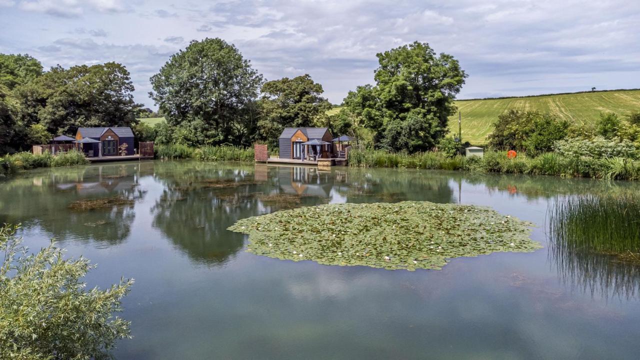 Willow Lodge At Bridge Lake Farm & Fishery Банбери Экстерьер фото