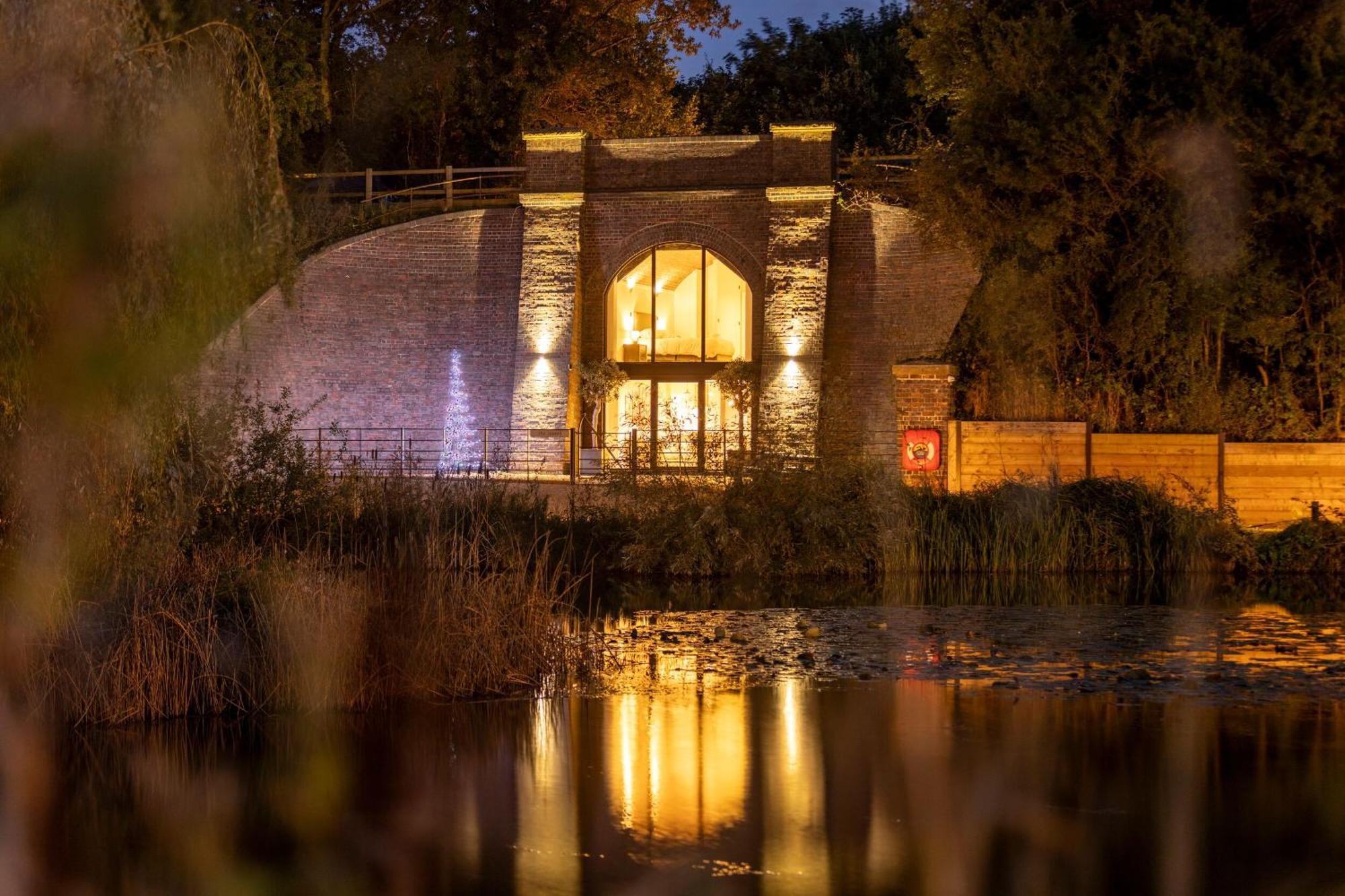 Willow Lodge At Bridge Lake Farm & Fishery Банбери Экстерьер фото