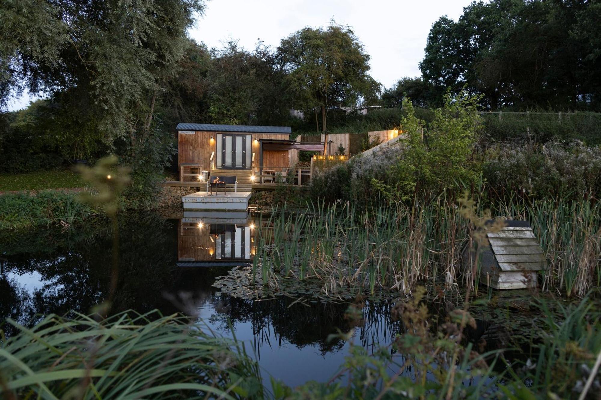 Willow Lodge At Bridge Lake Farm & Fishery Банбери Экстерьер фото